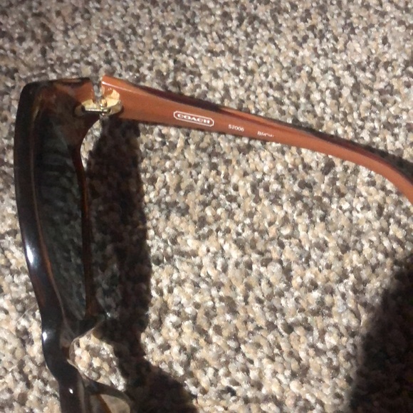 Coach sunglasses w case - Picture 3 of 3